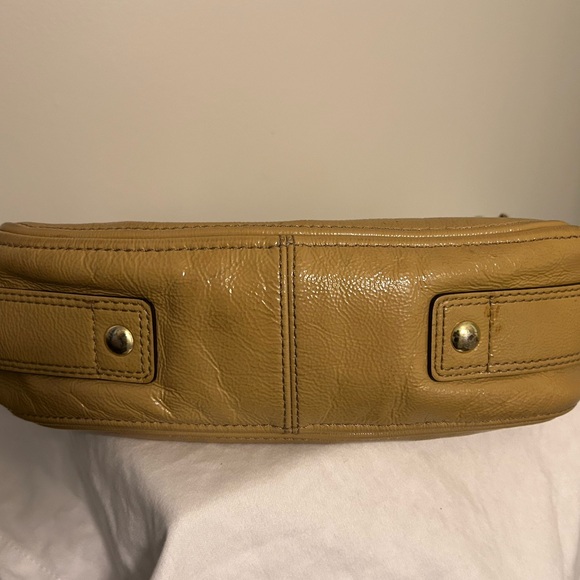 Coach patent beige shoulder bag - Picture 3 of 6